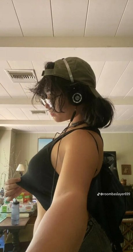 Naakte gelekte OnlyFans-foto van Roombaslayer69