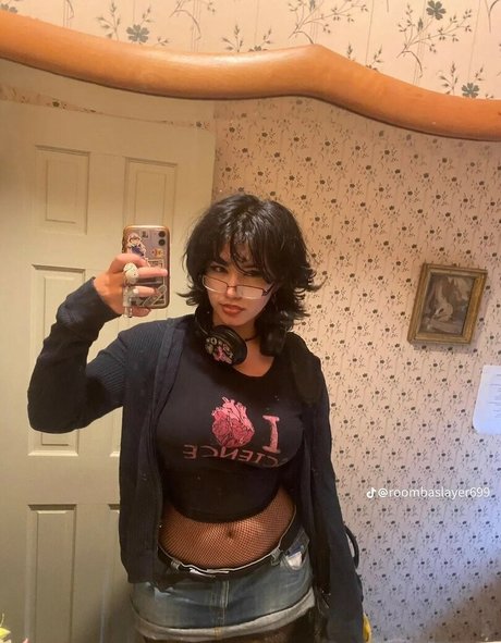 Naakte gelekte OnlyFans-foto van Roombaslayer69