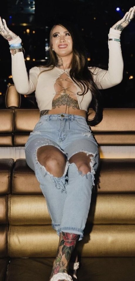 Naakte gelekte OnlyFans-foto van Marisa Laren
