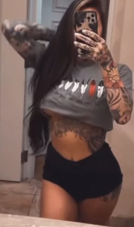Naakte gelekte OnlyFans-foto van Marisa Laren