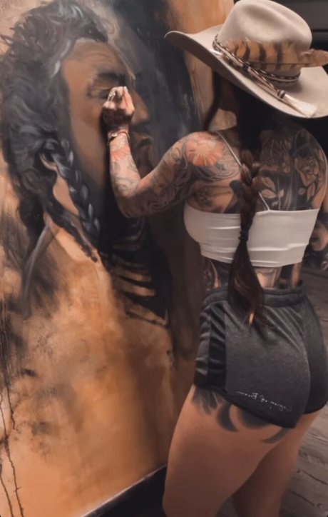 Naakte gelekte OnlyFans-foto van Marisa Laren