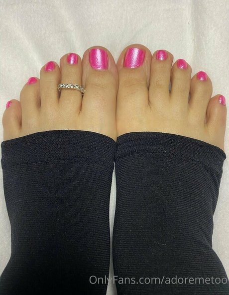 Naakte gelekte OnlyFans-foto van Adoremetoo