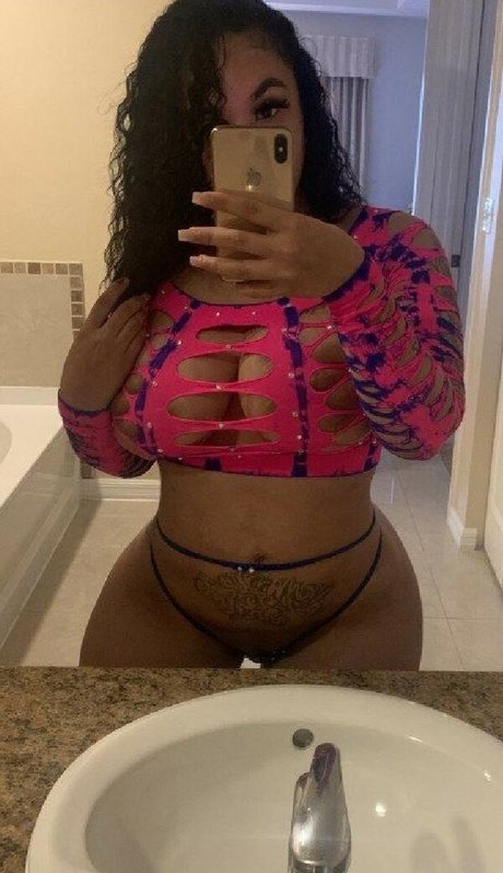 Naakte gelekte OnlyFans-foto van Lisatripplexlove