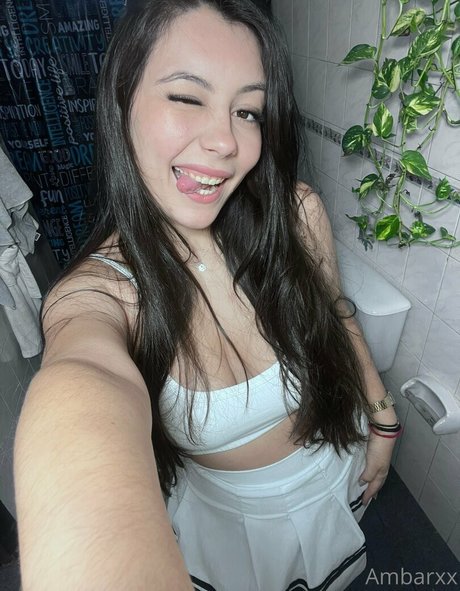 Naakte gelekte OnlyFans-foto van Ambarxx