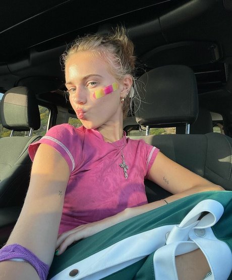 Naakte gelekte OnlyFans-foto van Claire Rosinkranz