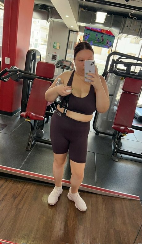 Naakte gelekte OnlyFans-foto van Brattyprincess25