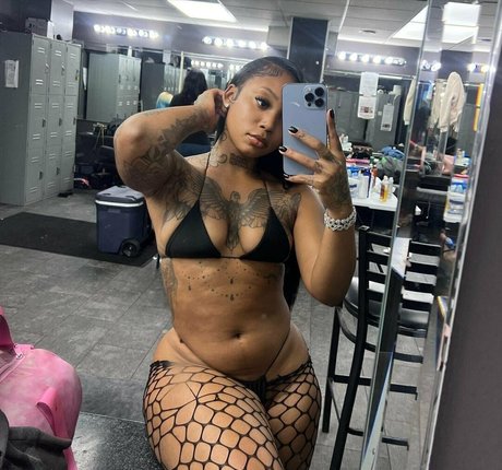 Naakte gelekte OnlyFans-foto van Jaidaashleigh