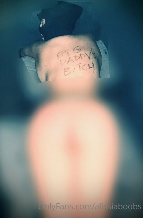 Naakte gelekte OnlyFans-foto van Alissiaboobs