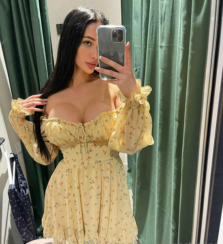 Naakte gelekte OnlyFans-foto van Flexiblegirlhot