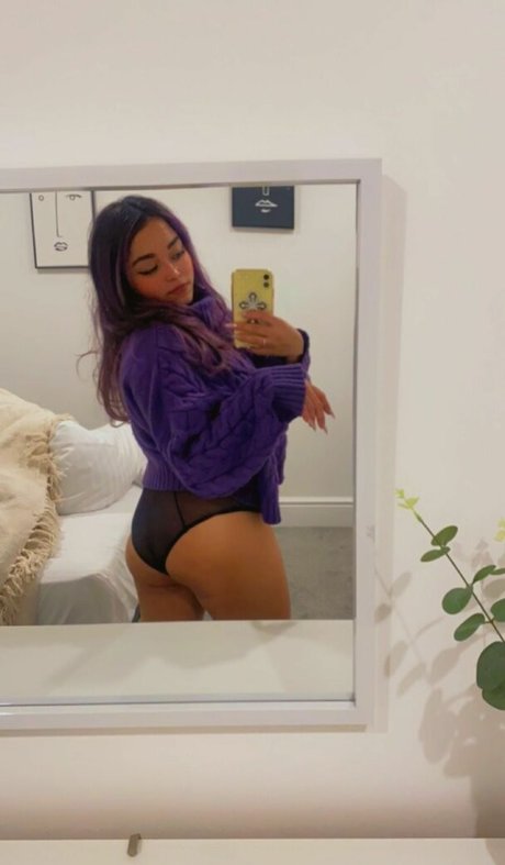 Naakte gelekte OnlyFans-foto van Hxrnysuccubus