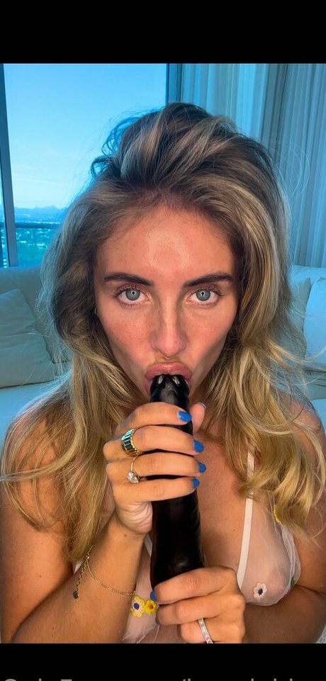 Naakte gelekte OnlyFans-foto van Bonniebluexo