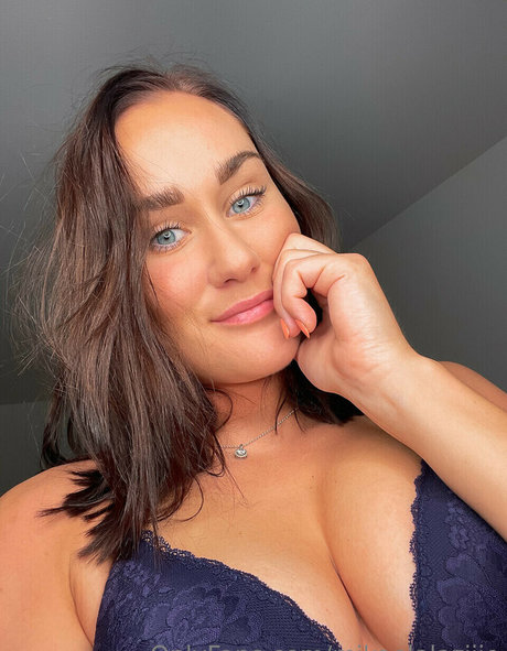 Naakte gelekte OnlyFans-foto van Mikaelaburrito