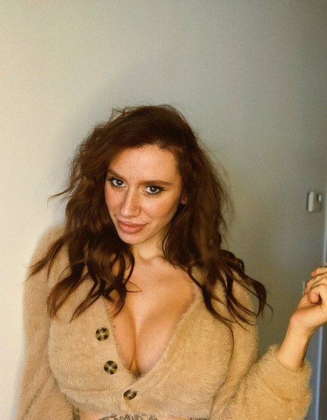 Naakte gelekte OnlyFans-foto van Elliealienasmr