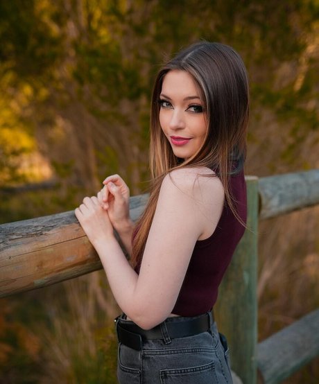 Naakte gelekte OnlyFans-foto van Alli Flanagan