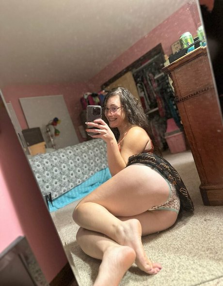 Naakte gelekte OnlyFans-foto van Alibrarising