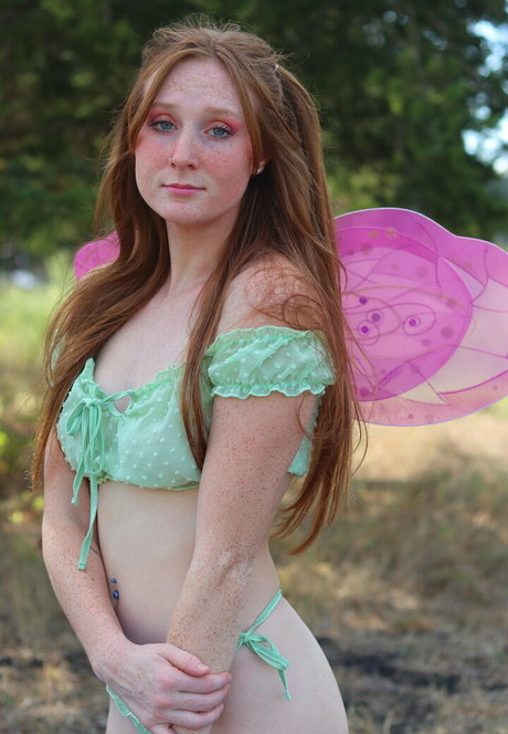 Naakte gelekte OnlyFans-foto van Lilstrawberryred