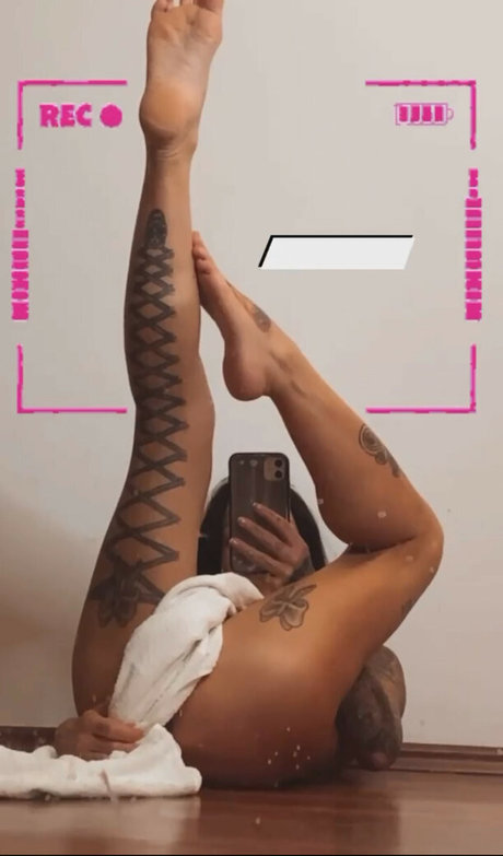 Naakte gelekte OnlyFans-foto van Brbkn