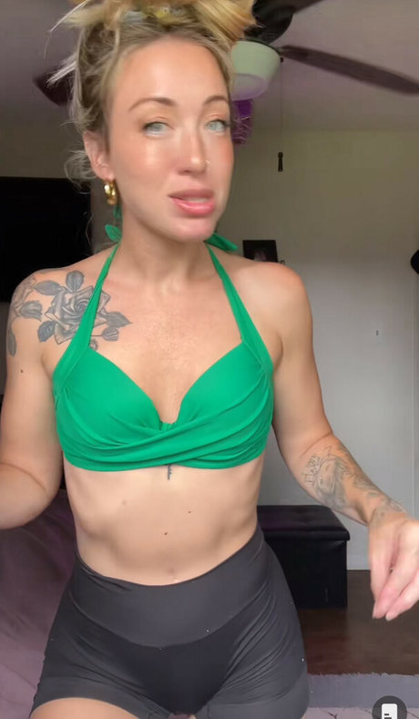 Naakte gelekte OnlyFans-foto van Rachelelizabethx0