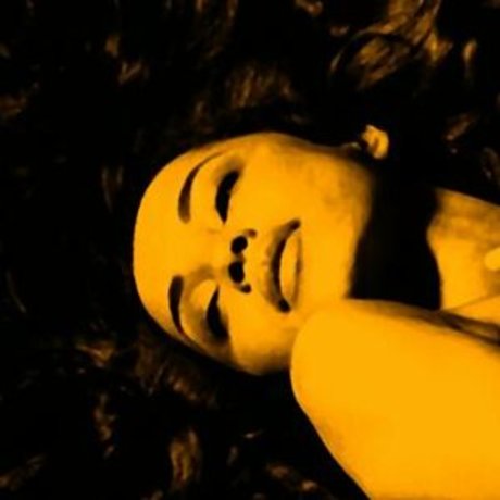 Naakte gelekte OnlyFans-foto van Helen Folasade Adu