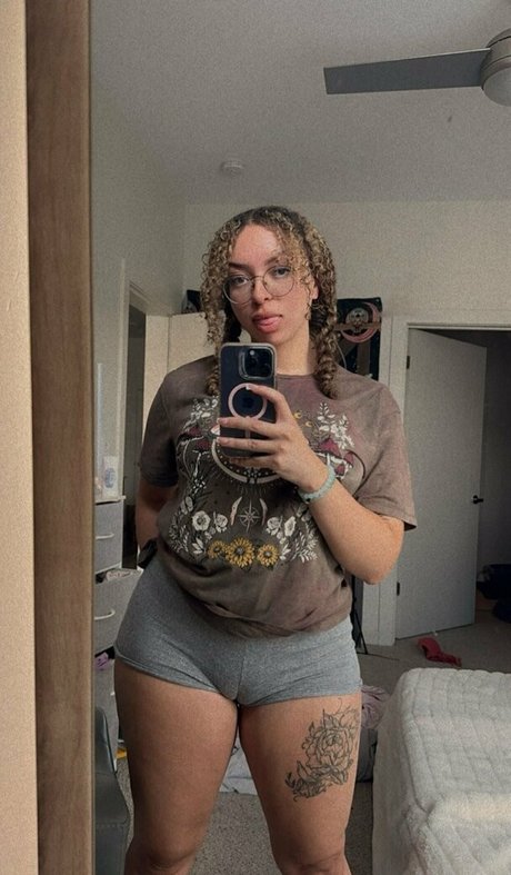 Naakte gelekte OnlyFans-foto van Ziirrb