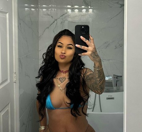 Naakte gelekte OnlyFans-foto van Mamisextras