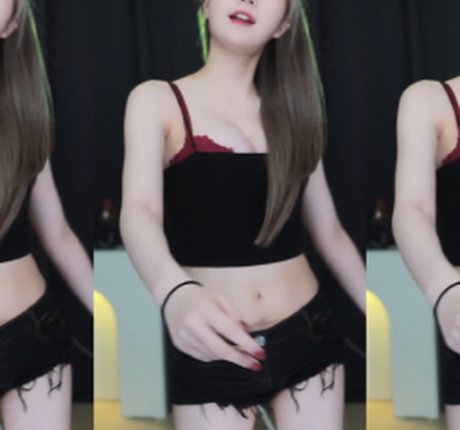 Naakte gelekte OnlyFans-foto van Woojungx4