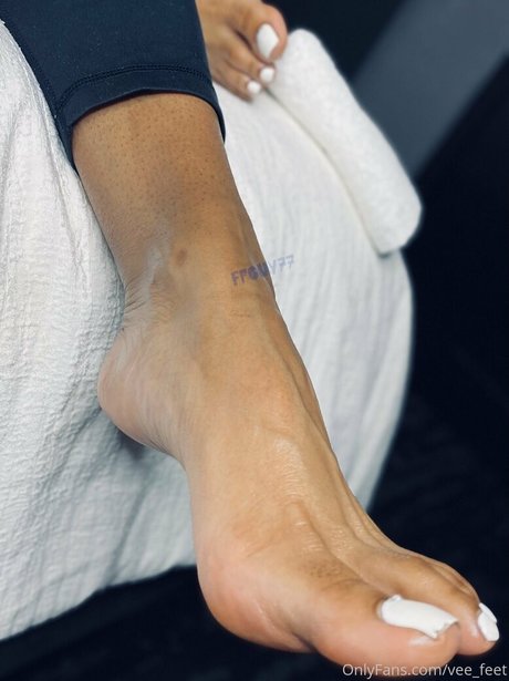 Naakte gelekte OnlyFans-foto van Veefeet