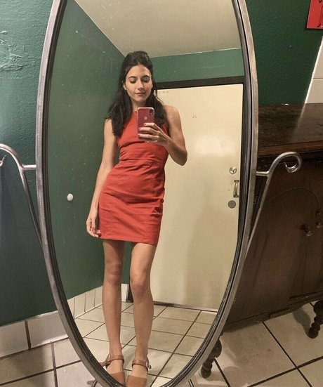 Naakte gelekte OnlyFans-foto van Alyssa Limperis