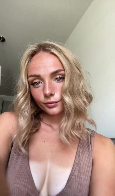 Naakte gelekte OnlyFans-foto van Ryeroast