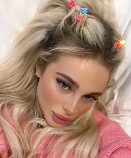 Naakte gelekte OnlyFans-foto van Angelika Kramer