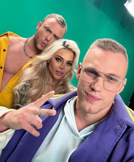 Naakte gelekte OnlyFans-foto van Angelika Kramer