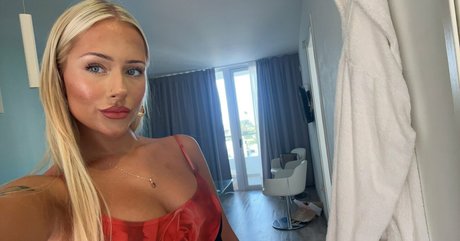 Naakte gelekte OnlyFans-foto van Annamorae136