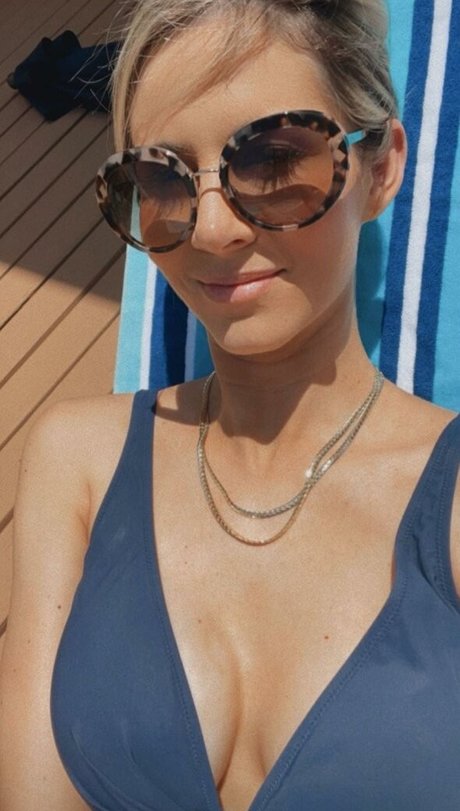 Naakte gelekte OnlyFans-foto van Laura Rutledge