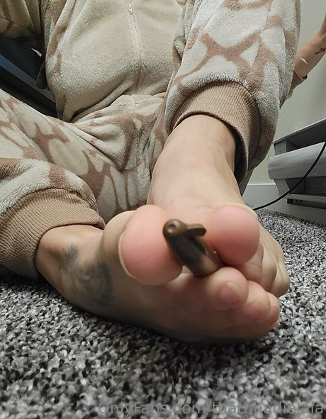 Naakte gelekte OnlyFans-foto van Thatbhadielala