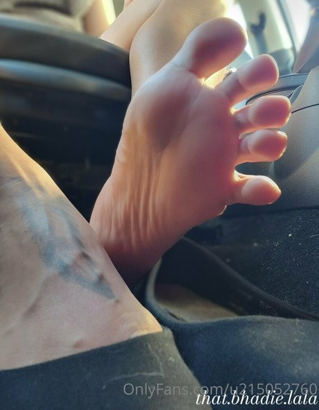 Naakte gelekte OnlyFans-foto van Thatbhadielala