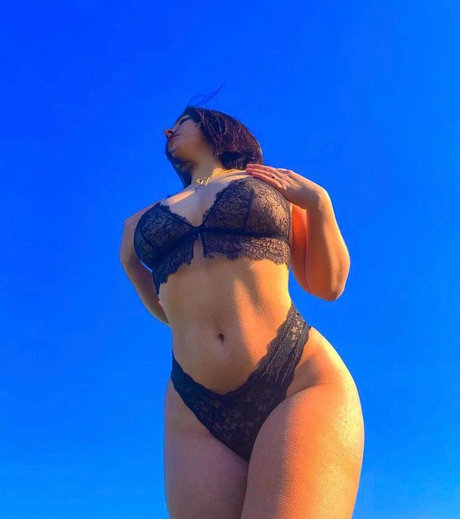 Naakte gelekte OnlyFans-foto van Badgalantii