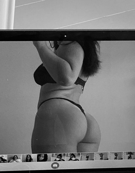 Naakte gelekte OnlyFans-foto van Badgalantii