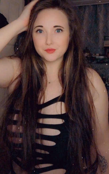 Naakte gelekte OnlyFans-foto van Nwcurvess