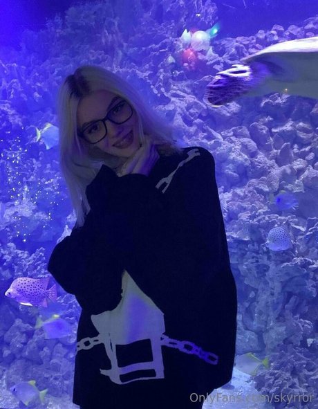 Naakte gelekte OnlyFans-foto van Skyrror