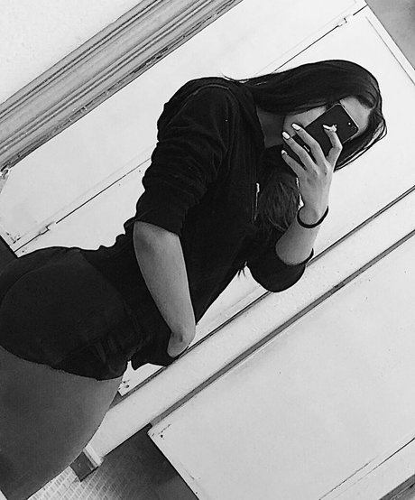 Naakte gelekte OnlyFans-foto van Silk7milk
