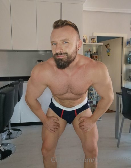 Naakte gelekte OnlyFans-foto van Irishbeast69
