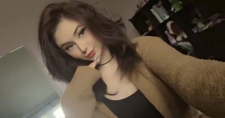 Naakte gelekte OnlyFans-foto van Regeebot