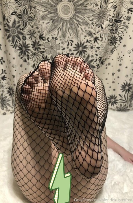 Naakte gelekte OnlyFans-foto van Blondekushxfree