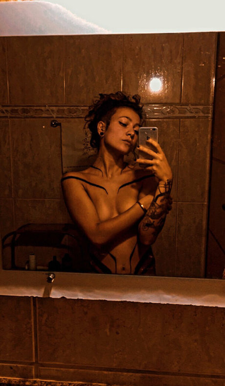 Naakte gelekte OnlyFans-foto van Therebeck