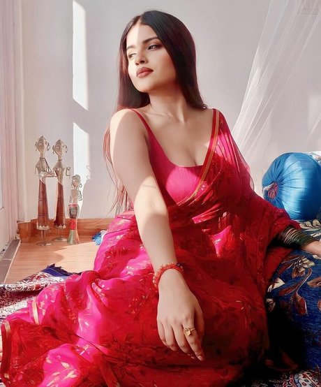 Naakte gelekte OnlyFans-foto van Nidhi Chaudhary