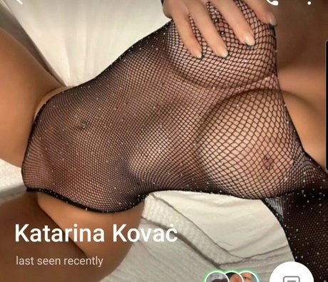 Naakte gelekte OnlyFans-foto van Katarina Kovac