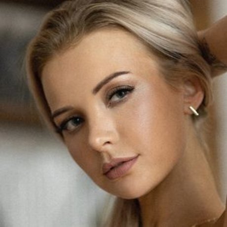Naakte gelekte OnlyFans-foto van Anya Dmitrieva