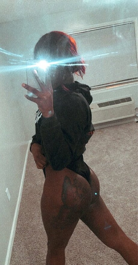Naakte gelekte OnlyFans-foto van Tsindiafrost