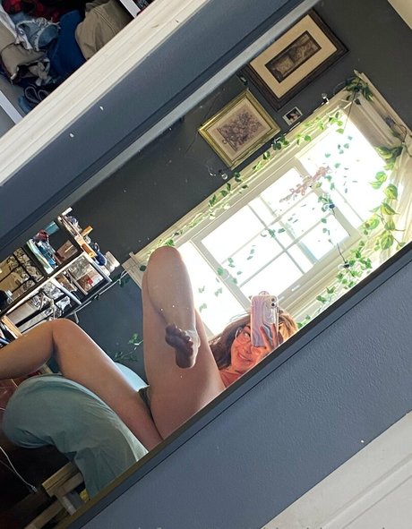 Naakte gelekte OnlyFans-foto van Ucanthandlemia