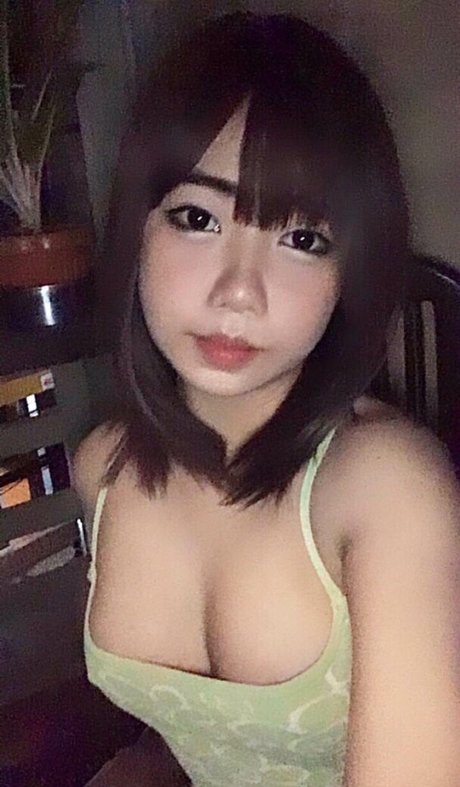 Naakte gelekte OnlyFans-foto van Hachimitsusins